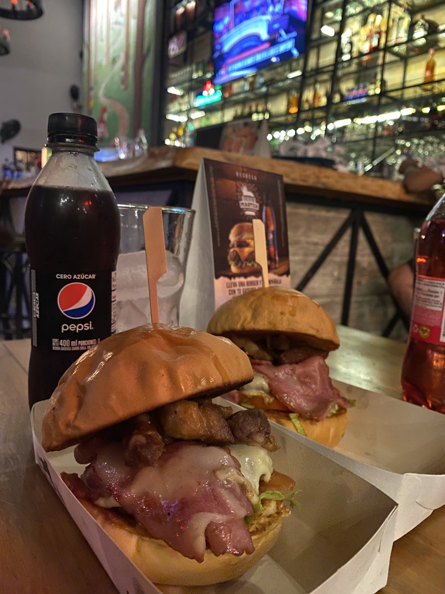 iampau___'s tweet image. Lobo feroz  6/10🍔// Burguer stock 9/10🍔🫡 #BurgerMaster2023 #BurgerMaster