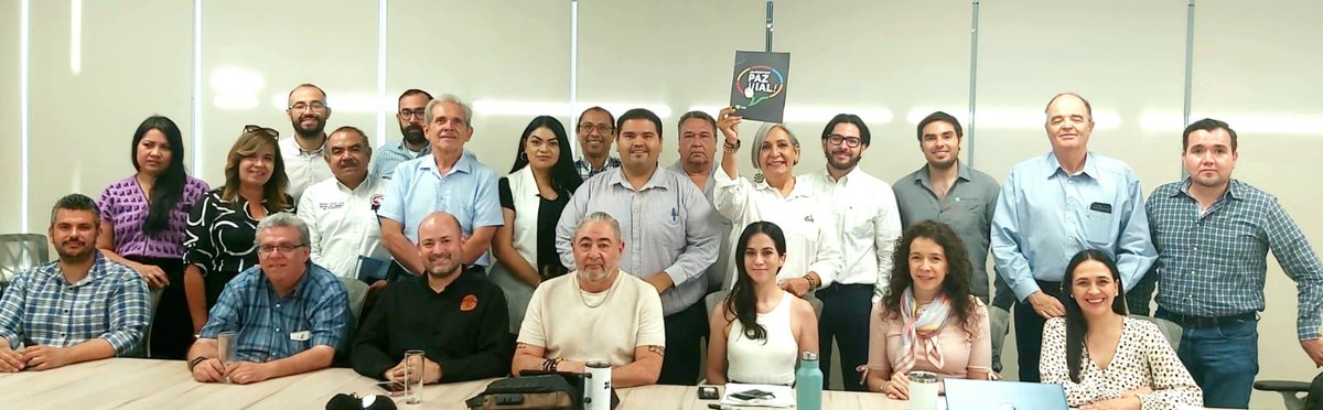 Especialistas y organizaciones de la Mesa de Movilidad nos reunimos con el equipo del <a href="/IMTESonora/">IMTESonora</a> encabezados por <a href="/LicCarlosSosa/">Carlos Sosa</a>, a quienes se les expuso el interés y disposición de sumar las propuestas ciudadanas a la Ley de Movilidad 🤝