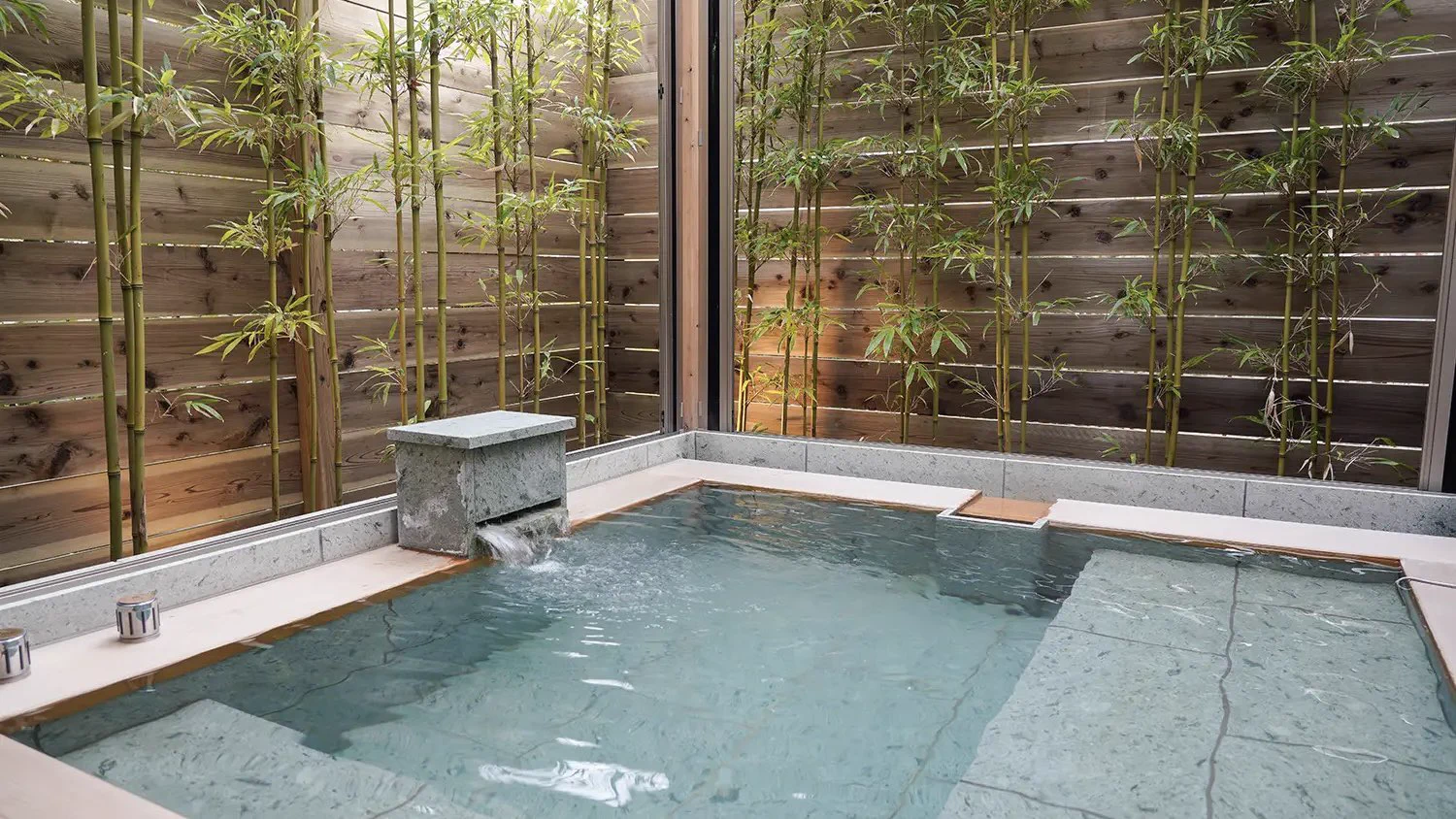 都内から僅か75分！湯河原の最新グランピング施設！