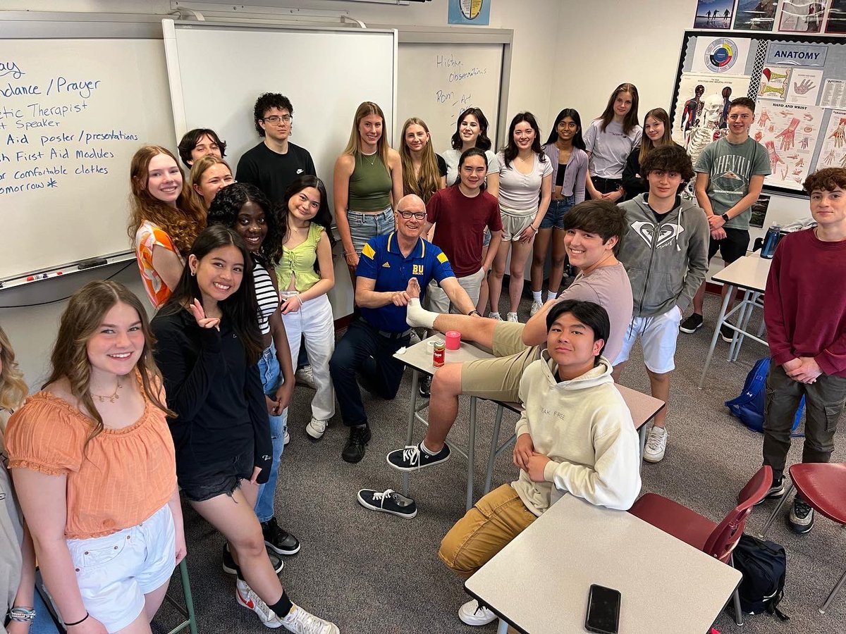 Gordwattgordo's tweet photo. I always enjoy going to CCH Sports Med Class to talk about my many years of AT misadventures! https://t.co/kwZKX0F9rn