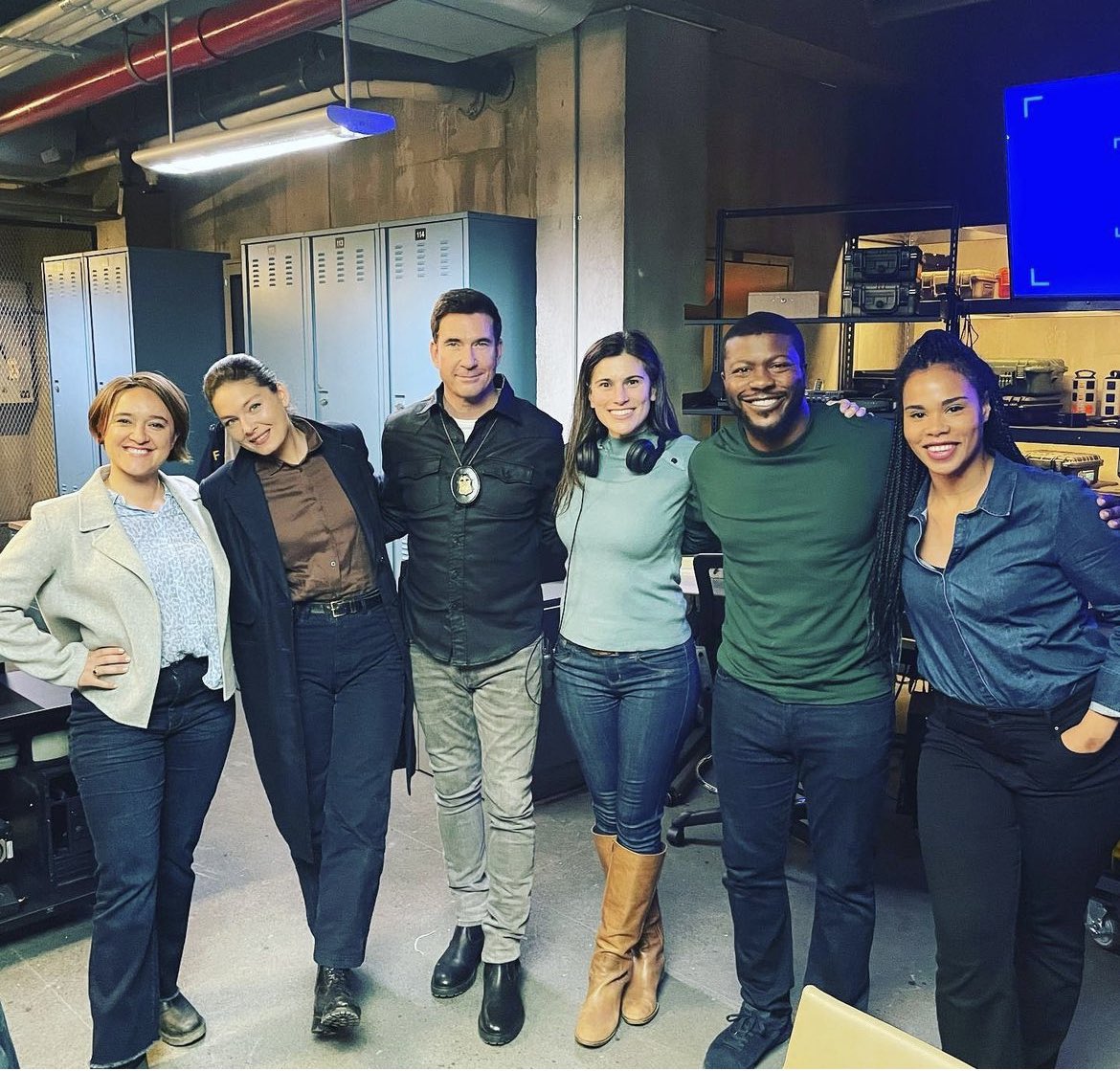 The best hour of #FBITuesday goes by way too fast. This cast is the best there is! @milenagovich brought her A++ game to her directorial performance. So sad that next week is the end of Season4! @DylanMcDermott @alexaKdavalos @MostWantedCBS @WolfEnt @CBS #FBIMostWanted