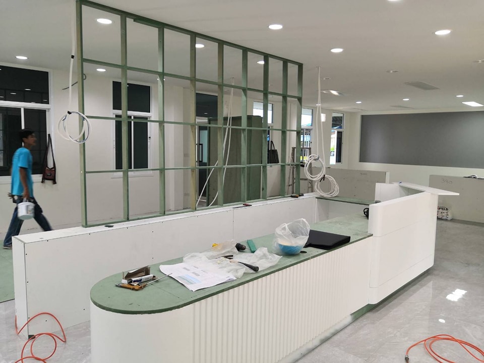 blueworkth's tweet image. งานปรับปรุงอาคารทางสถาปัตยกรรมเสร็จ เข้าติดตั้งเฟอร์นิเจอร์ กันน้ำกันปลวก เพื่อรองรับการใช้งานที่ทนทานและสวยงาม เพื่อแผนกกายภาพบำบัด รูปแบบใหม่ของโรงพยาบาลรัฐ
blueworkthailand.com