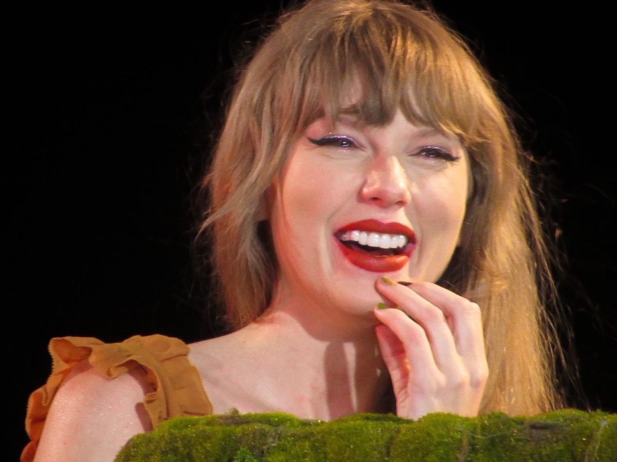 swiftpowermoves's tweet image. These ones I took of her are so baby 🥹