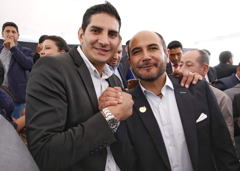 Nuestro alcalde Arq. Adrián Berrezueta acompañó al evento de posesión del Prefecto del Azuay, <a href="/jotalloretv/">Jota Lloret Valdivieso</a> , acto que se desarrolló en la Casa de la Provincia en la ciudad de Cuenca. Auguramos los mejores deseos y felicitaciones. #LaTransformaciónEstáEnMarcha