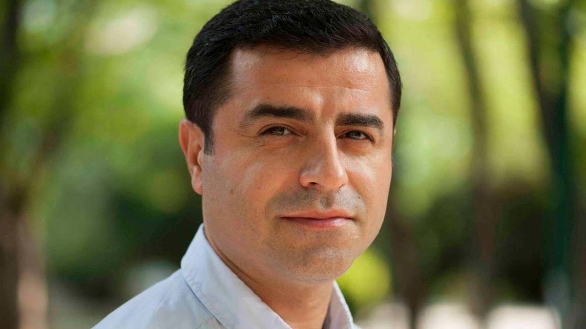 Demirtaş: 20 bin sandığın her birinden 150 oy çalınsa 3 milyon oy eder ve bu sayı, seçimin sonucunu değiştirmeye yeter
t24.com.tr/haber/demirtas…