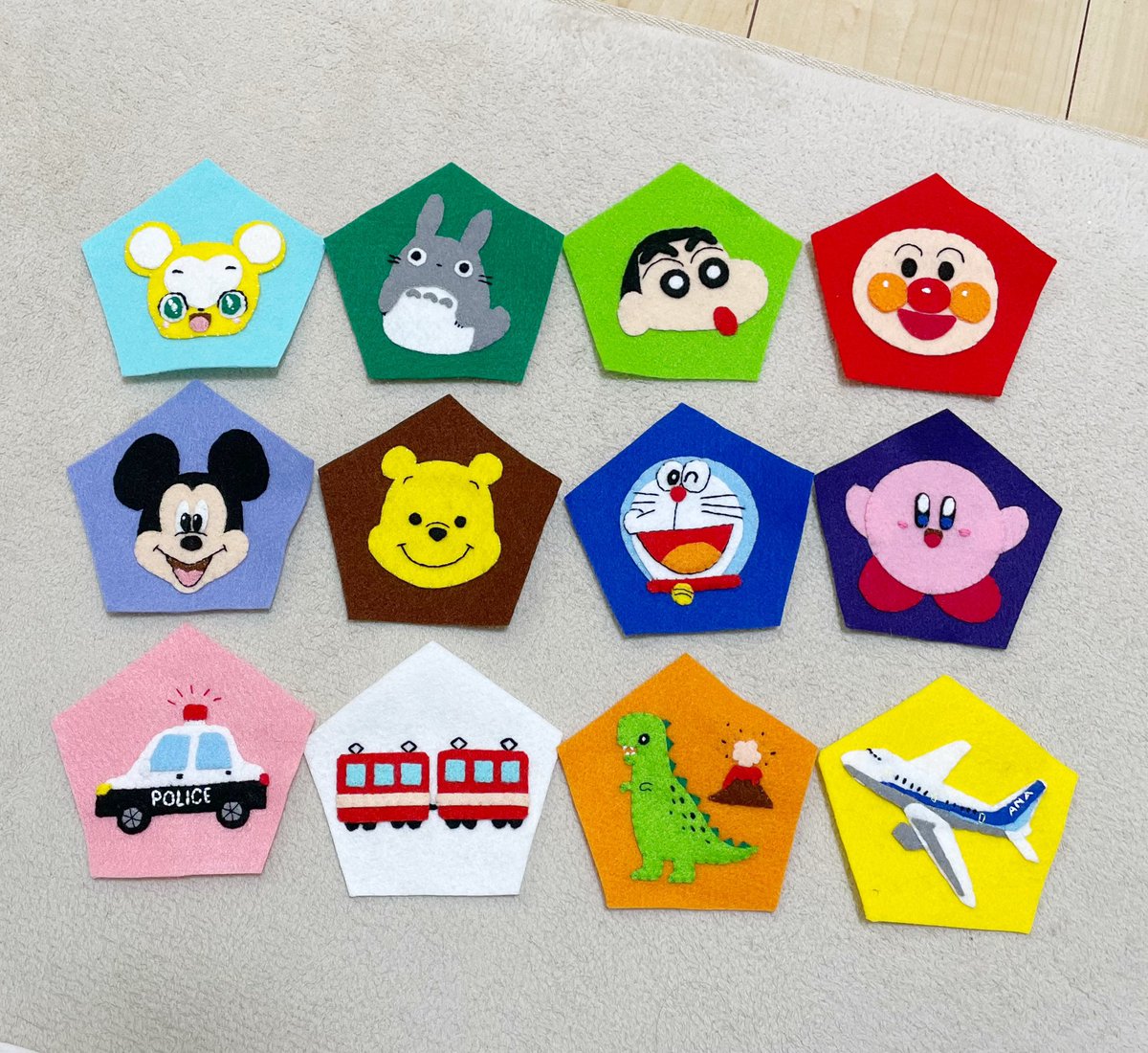 jmyukari's tweet photo. 息子のために、キャラクターやら乗り物やら大集合フェルトボールを作成しました。頑張ったので見てください https://t.co/wv65TqWGie