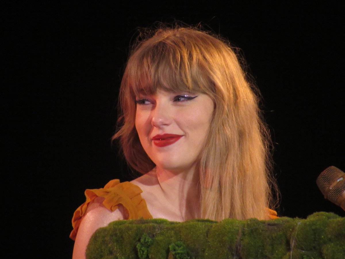 swiftpowermoves's tweet image. These ones I took of her are so baby 🥹