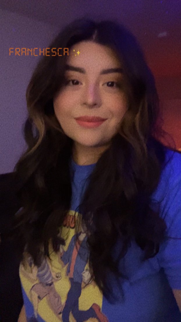 yungpapiDev's tweet photo. Why is she so gorgeous I’m dying https://t.co/wI3BOAhgdr