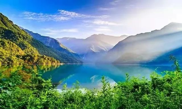 ExploreGansu's tweet photo. ☁️🌞Soak up the purest beauty, refreshing blue hues & sparkling sunlight at Guan'egou National Forest Park in Tanchang county of Longnan, #Gansu province.
💦⛰️Fall in love with the intoxicating landscape where the world suddenly becomes vast & your mind finds peace.#GansuView https://t.co/SgbEx1WrSz
