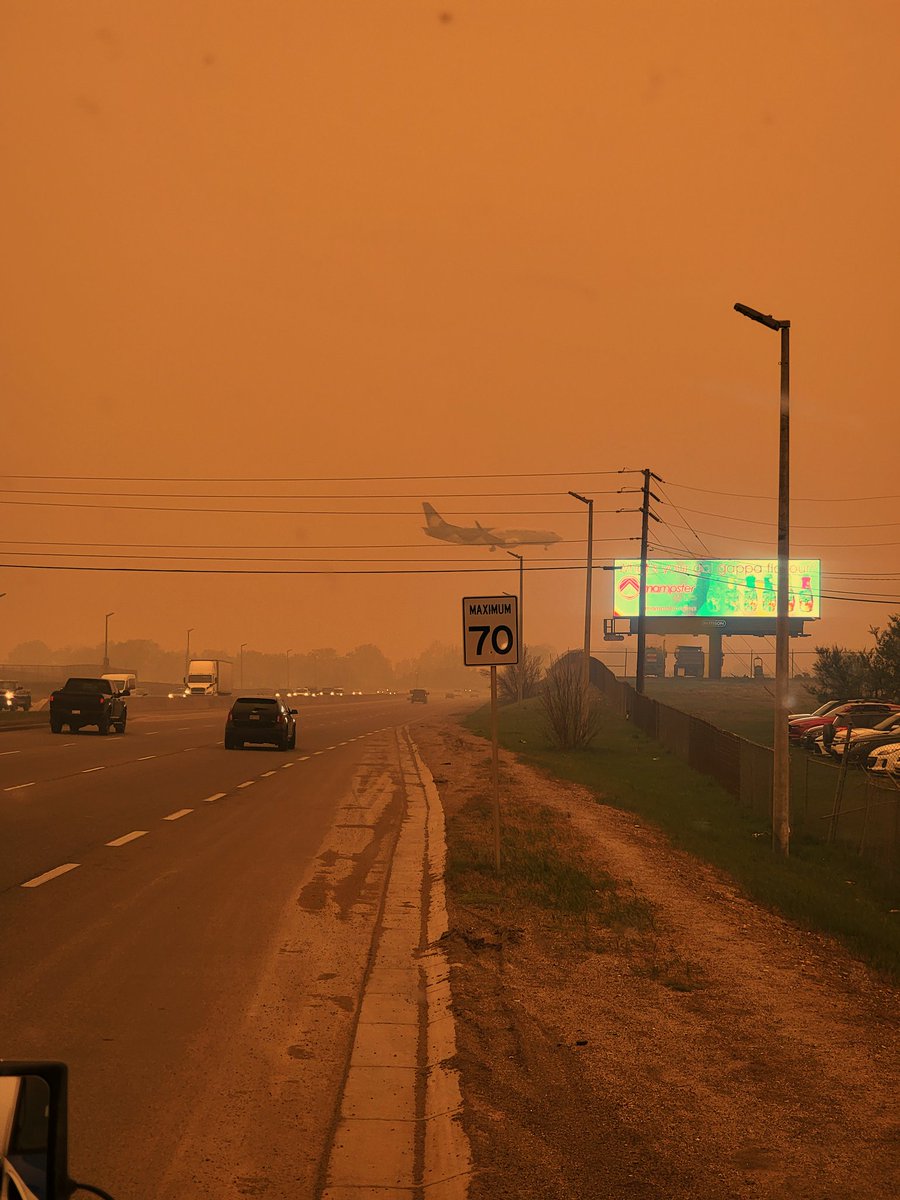 10 am in Calgary on a Tuesday morning. It was perfectly clear at 430 am. That came in quick! Glad it's cleared out slightly since then. Not a lot. But a little is better than nothing. #abstorm #ShareYourWeather #ABFires