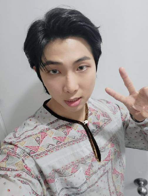 INFINITE8630's tweet photo. @RNKlVE 
KimNamJoon Hi !!!! https://t.co/x5aOArRjve