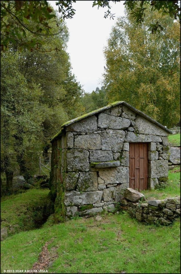 AxeHaft's tweet photo. Stone Shepherd Cottages.
Around the world you can find little stone cottages used by shepherds in the summer seasons.
They are usually found in higher elevations where flocks are grazing in the warm months.
Built to last generations. #buildwithstone https://t.co/LyRPH8c6KH