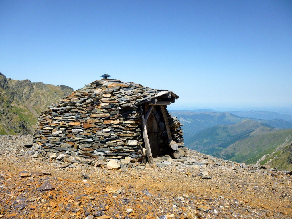 AxeHaft's tweet photo. Stone Shepherd Cottages.
Around the world you can find little stone cottages used by shepherds in the summer seasons.
They are usually found in higher elevations where flocks are grazing in the warm months.
Built to last generations. #buildwithstone https://t.co/LyRPH8c6KH