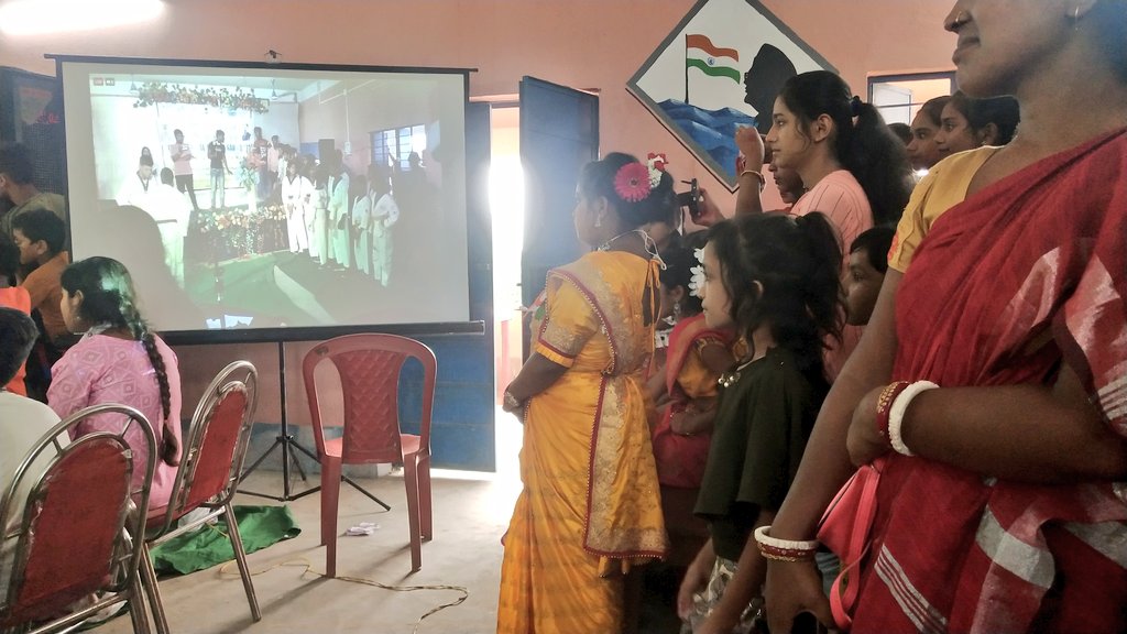 The live telecast of the Yuva Utsav is being shown to the public through big screens.
#YuvaUtsav2023 #yuvautsav #Panchpran
@Nyksindia @YASMinistry @cleanganganmcg @ForestDeptWB @MinOfCultureGoI @NYKAurangabadMH @nyksgange @dyorudraprayag @GangeWest @Sujitdpodh @NyksVellore