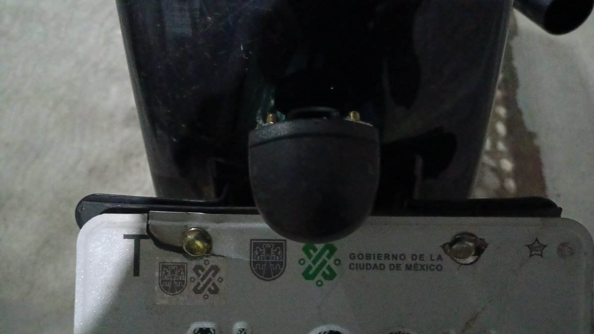 Joseph_mst's tweet photo. @GobCDMX y cuando se rompen las placas, tenemos que tramitar otras para que no nos pare la patrulla por no traer placas? https://t.co/FknnXUVenp