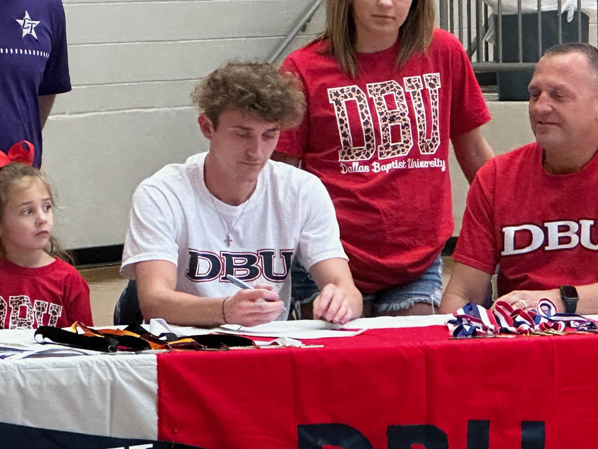 ConnorNeuse01's tweet image. Signed ✅ Couldn’t be more blessed for this opportunity in my life🤲

Thank you to good and everyone that supported me and helped me along my journey!!

Looking very much forward for this new journey of my life! 
#Patriot #blessed #thankful #trackandfield #DBU