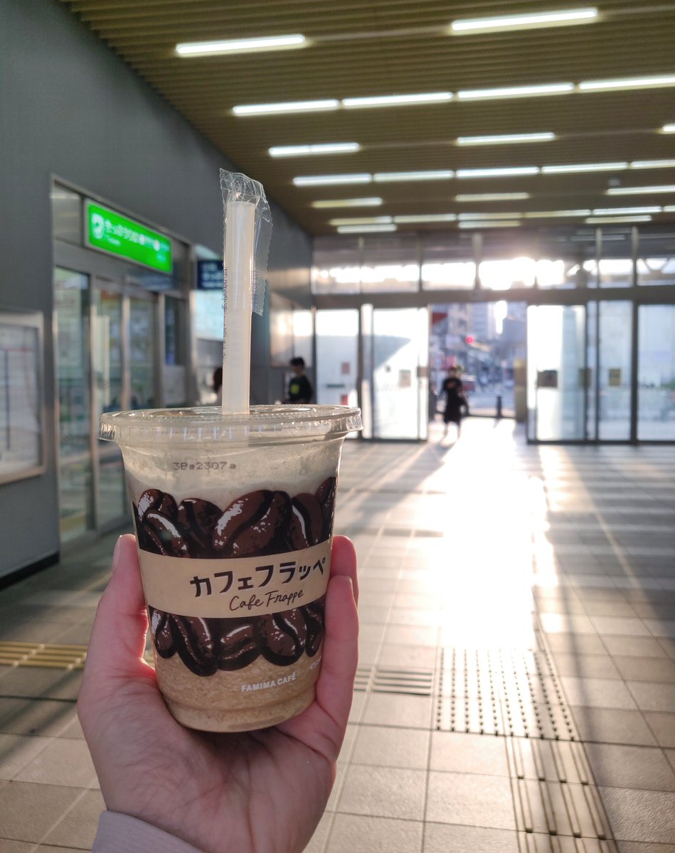 jasiwardas's tweet photo. Famima Café Frappé ❤️ https://t.co/1xhNdeos5Q
