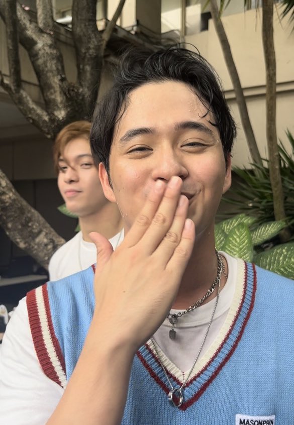 akithology's tweet photo. NO CHEATING. Your last saved celebrity photo/gif is your therapist. Who is it? Let the healing begin.

YUNG NOO WELP !!!!!!! @BGYO_Akira 
[nahimatay sa flying kiss] opo 😣🫵🏻 https://t.co/Zyd8qgCZQh
