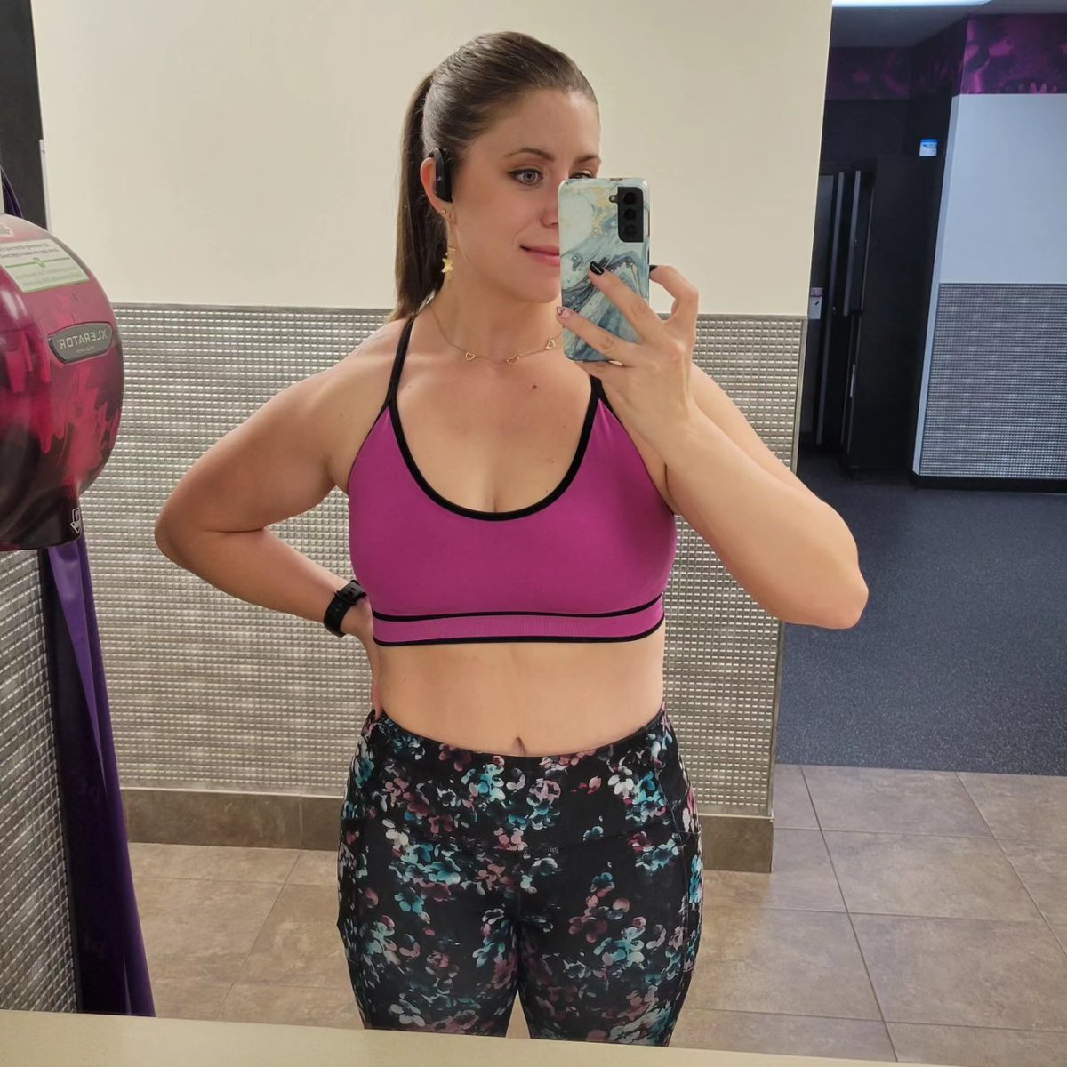 Samanthanolimit's tweet photo. Weigh in day. Week 5 of slow cut done. -.8lbs this week. Down to 177.2 lbs. Looks like this 8 week plan could turn into 16 weeks but that's fine with me. I'll get there eventually. #slowcut #gymrat #gymjunkie #gymgirl #gymtransformation #fitness #fitgirl #naturalweightloss https://t.co/T1TId40LT8