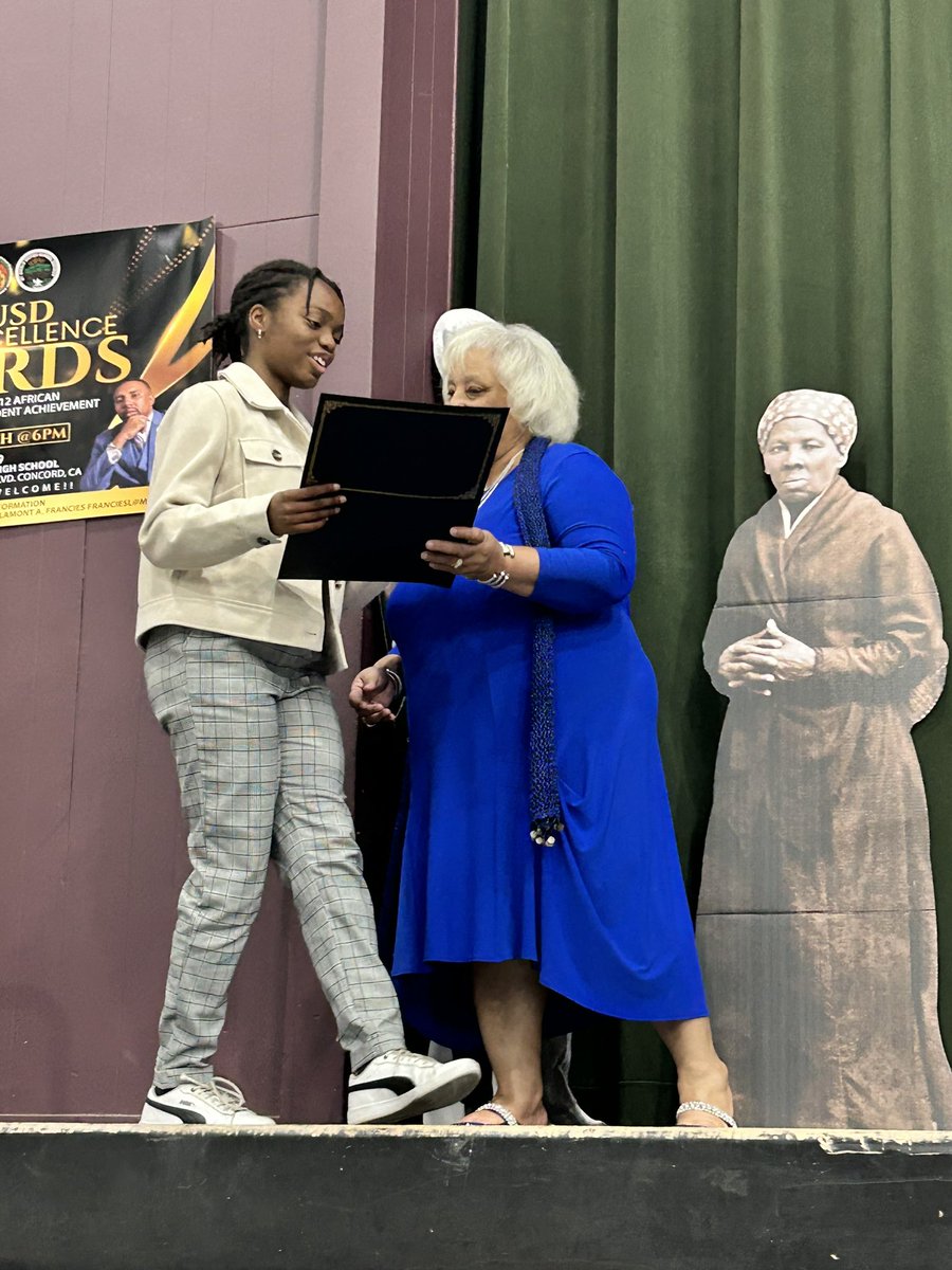 Principal_Coop's tweet photo. Huge congratulations to our amazing Broncos honored at the Black Excellence awards night! Sydney Young (11th), Bemnet Getahun (12th) both recognized for their top GPA’s, and Jordan Scales (9th) for perfect attendance! @NorthgateHS https://t.co/oE0WpCCKot