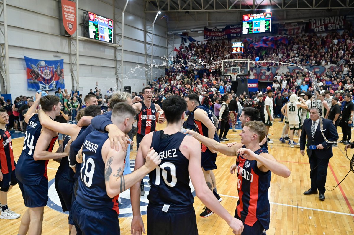 ¡SAN LORENZO ES DE PRIMERA,
DE PRIMERA NO SE VA!