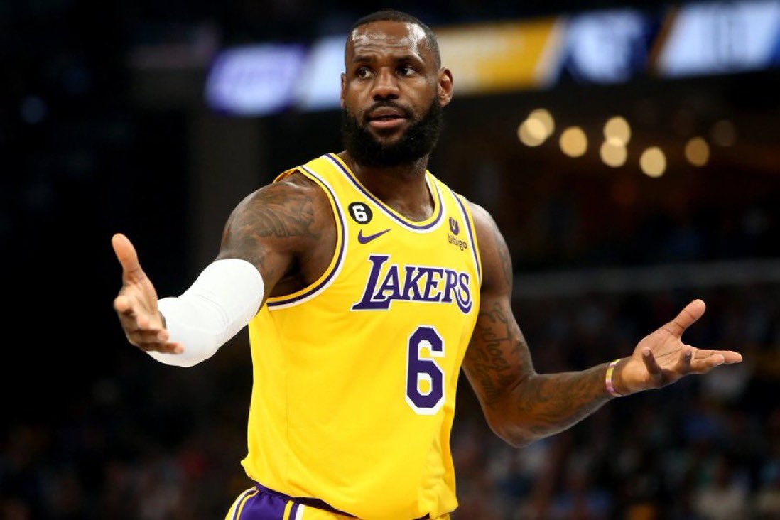 JWepp's tweet photo. LeBron at 38 gets judged like he's 28 but MJ at 38 got judged like he was 48. https://t.co/ri3DJUGXn4