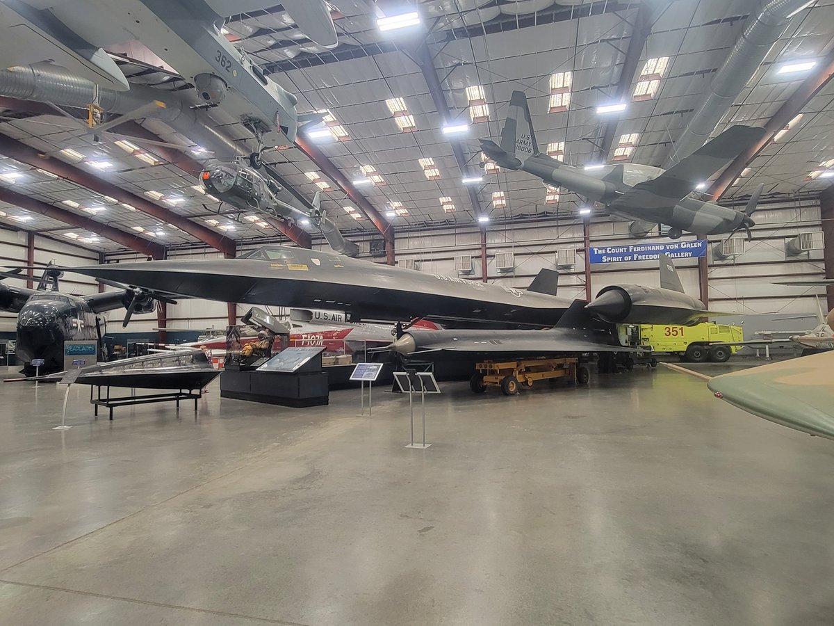 How I spent my Tuesday. #PimaAirandSpaceMuseum. Some old, some new, some fast, some slow. Great mix of Mil & Civie birds. @pbontoast1 @MaggieMay243 @HalifaxAuthor  Must plan a winter visit so I can spend more time at the out door displays. Rather hot today.