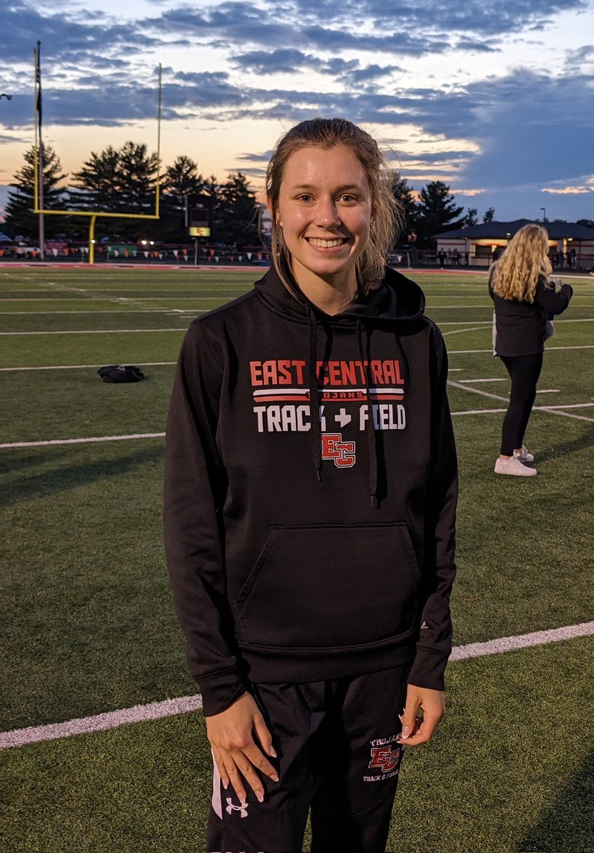 ECentralTrack's tweet photo. Congratulations to Anna Graf for advancing to regionals in the 100m dash! She was also part of the winning 4x100m relay! We're so proud of her!

@ECTrojanSports @CoachMeganEC https://t.co/cFIFbBXqRt