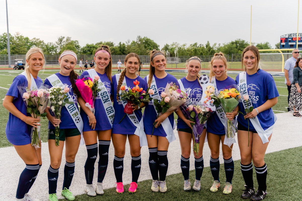 clairemarko28's tweet photo. This past week of soccer has been so bittersweet. Could not thank @THS_Abert more for the constant commitment and encouragement on and off the field throughout these past 4 years. So sad to see hs soccer end but can't wait for what the next 4 years has in store for me! #CCWSOC https://t.co/WhNitAFuqr