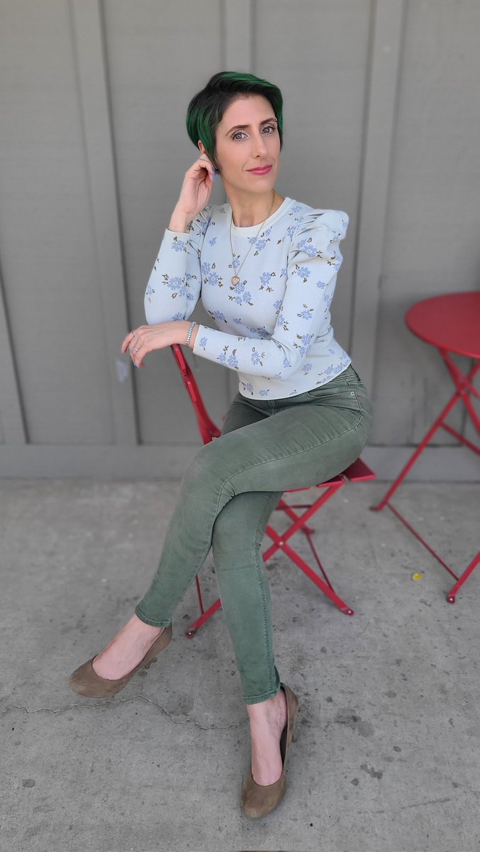 karidlane's tweet image. #Latergram - Weekend fun fashion. 

#OOTD #puffysleeves #shorthair #greenhair #pixiecut