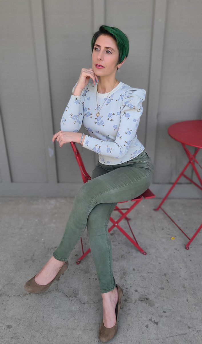 karidlane's tweet image. #Latergram - Weekend fun fashion. 

#OOTD #puffysleeves #shorthair #greenhair #pixiecut