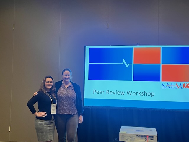 ElspethKPearce's tweet photo. Workshop on how to peer review for journals at #SAEM23 went so well today. Thanks to all the peer reviewers and journal editors who helped put this on. As a relatively novice peer reviewer, it was fantastic to get to stand on the shoulders of giants. #MedTwitter https://t.co/0LdidqHMWt