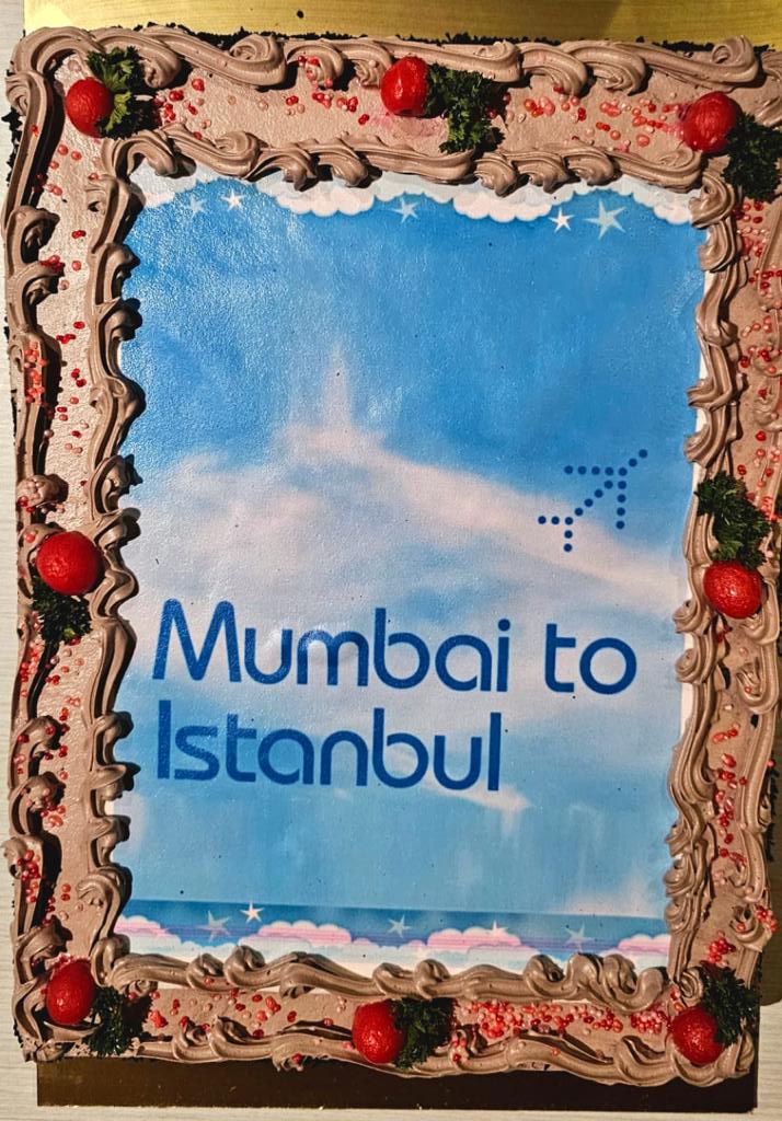 IndiGo's #Mumbai - #Istanbul flight shifted to the B777 starting today. No more tech stops. This is one of the two B777s damp leased from Turkish and has 400 seats
The Delhi - Istanbul flight koves to 500+ seats configured B777 soon