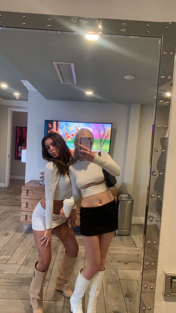 Alexis Fox on Twitter: "Blonde or brunette? 😇"