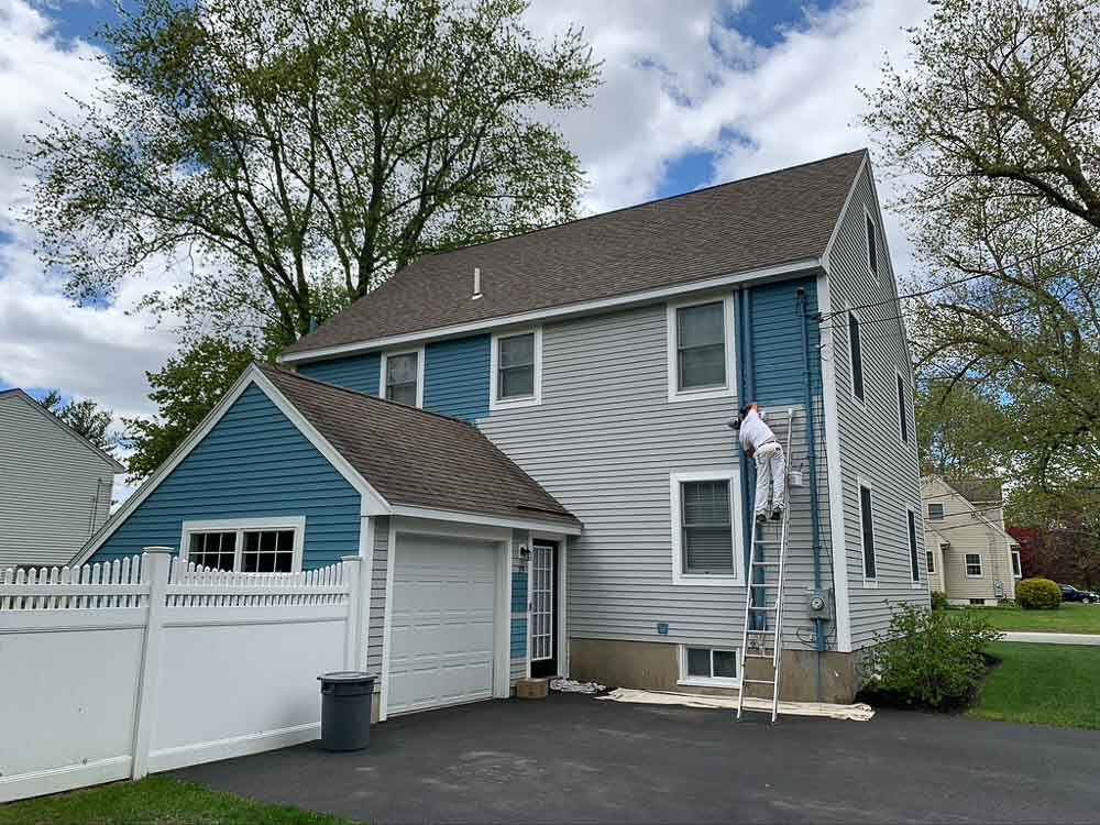 ProlinePaintin3's tweet image. Contact us today to learn more about our exterior painting services and to get expert advice on choosing the best paint for your home. 🌟🏢 #exteriorpainting #homeimprovement #paintselection #transformyourhome