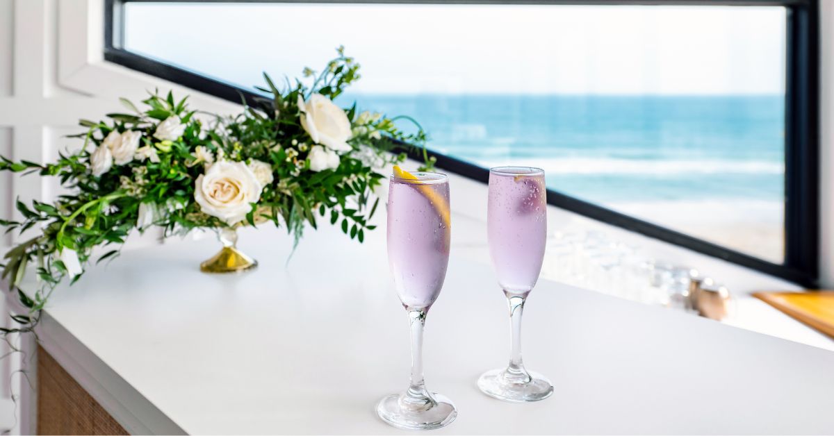 OceanicDining's tweet image. Sharing some dreamy photos from @KamGoodrichphoto showcasing the elegance of coastal weddings and the stunning beauty they offer. 
Host an Event &amp;gt; oceanicrestaurant.com/private-events/
 @brittanieraquelevents
 @marthamydearrentals
 @serendipityfloraldesign
 @bestdaysbakery
 @sociable_designs