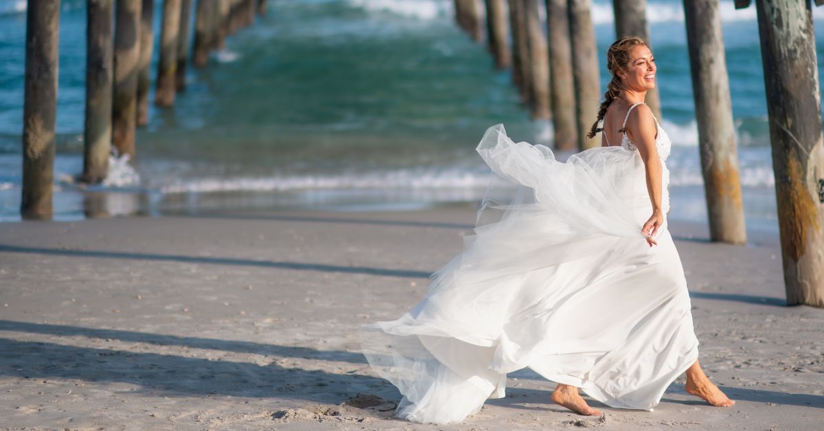 OceanicDining's tweet image. Sharing some dreamy photos from @KamGoodrichphoto showcasing the elegance of coastal weddings and the stunning beauty they offer. 
Host an Event &amp;gt; oceanicrestaurant.com/private-events/
 @brittanieraquelevents
 @marthamydearrentals
 @serendipityfloraldesign
 @bestdaysbakery
 @sociable_designs
