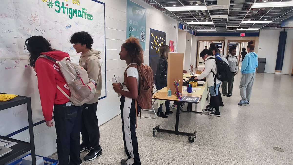 Hyltoncares's tweet photo. Day 2 of #MHAW2023 was designated as Tuneful Tuesday! Thanks for showing out to rep your favorite musical artists, @HyltonBulldogs ! Students kept on pledging to be #stigmafree and started adding to the Response Wall from #betweenthebells, see you 2morrow for Wellness Wednesday! https://t.co/wgU7j1WttL