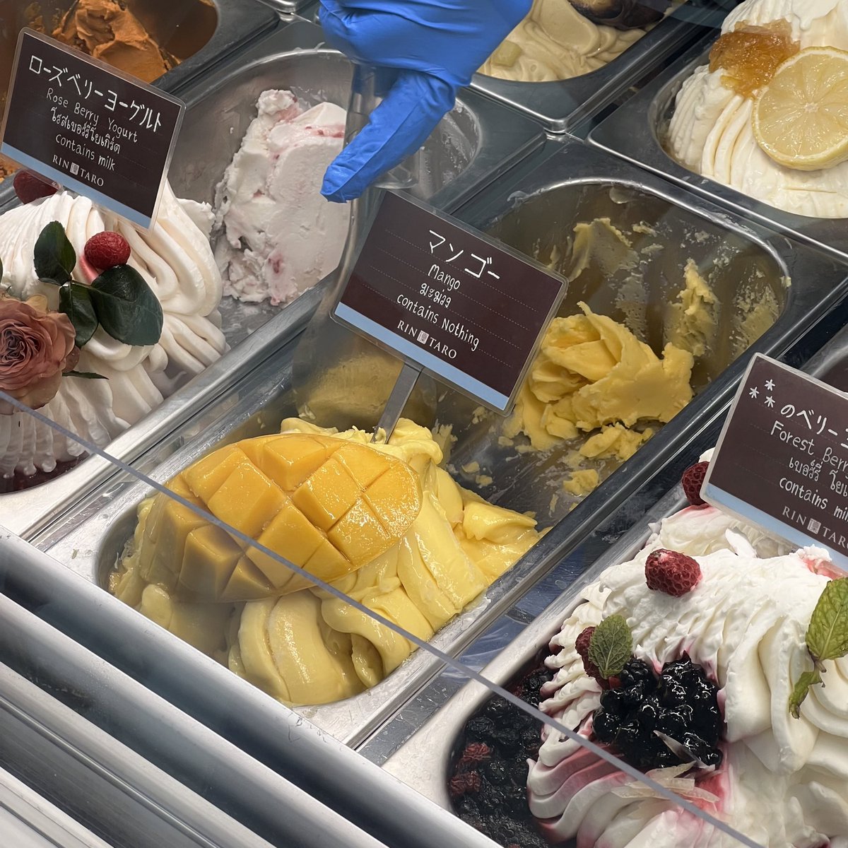 placestwogo's tweet photo. RINTARO สาขาใหม่ใน Salil Journey Riverside เจริญกรุง ชาวฝั่งธนอย่างเราแฮปปี้มากๆ🤩🍦 ช่วงนี้มีรสพิเศษอย่างมะม่วง, rose berry yogurt, ชาไทยโมจิ และ cafe annas ด้วย แนะนำ rose berry yogurt สุดๆ หอมอร่อยมาก สาขานี้คือฟีลดี เดินชมวิวริมน้ำได้ด้วย

@aroii #อร่อยบอกต่อ #PlacestwoGo https://t.co/ZG1HvuqAHq