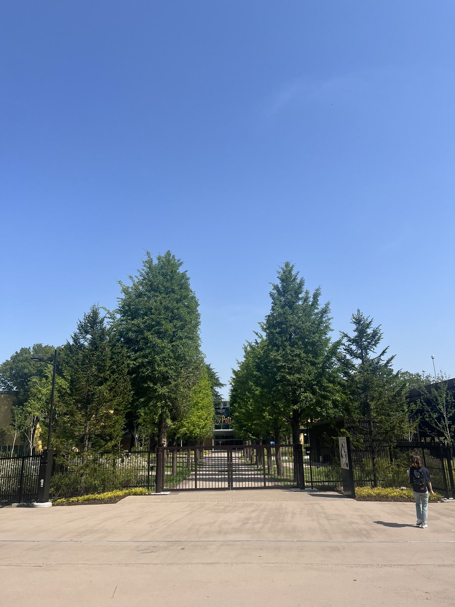 hyr_RunHappy's tweet photo. 暑くて10kmでもヘロヘロ〜🥵!!
旧としまえん、ハリーポッターのエリアが出来上がってきてた😌✨️!!
この周辺とても気持ちよく走れるんだな〜〜☺️
👟: #BROOKS #Ghost13
かわいいピンクのお花とゴーストの色がピッタリ💓
#ランニング https://t.co/qJcqrJgNO7