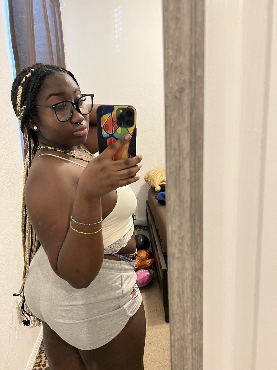 mia tweet media