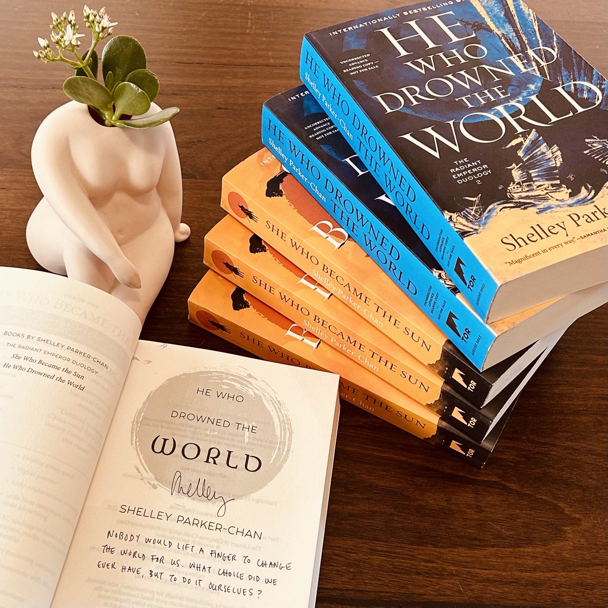 I'm giving away 3 sets of the Radiant Emperor Duology. Does the ending serve c**t? You'll find out first.

This is a giveaway for everyone EXCEPT residents of Australia, NZ, UK, US &amp; Canada.

Retweet to enter! If you use IG, you can enter over there too, for a max of 2 entries.