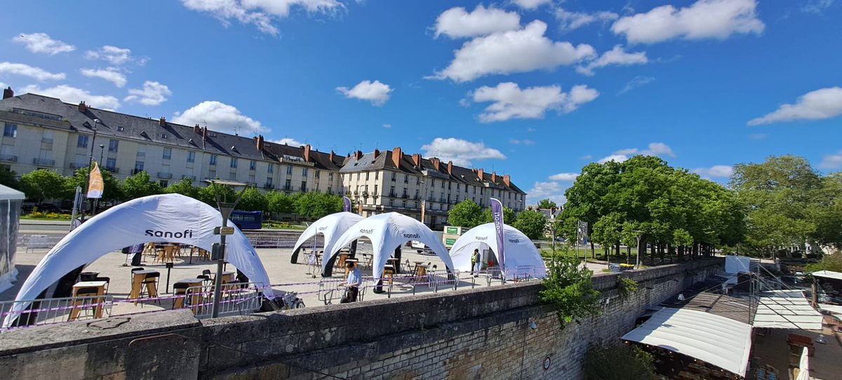 SanofiFR's tweet photo. [#Engagement] Lundi, nous étions à @villedetours pour la 4e étape de notre tournée de recrutement #PlaceDAvenir.

+ de 1️⃣3️⃣0️⃣ jeunes sont venus échanger avec nos collaborateurs ainsi que les athlètes présents. 

Prochaine étape, Bordeaux le 23 mai 👉https://t.co/wil1BAaojB https://t.co/4avlqk2vuA
