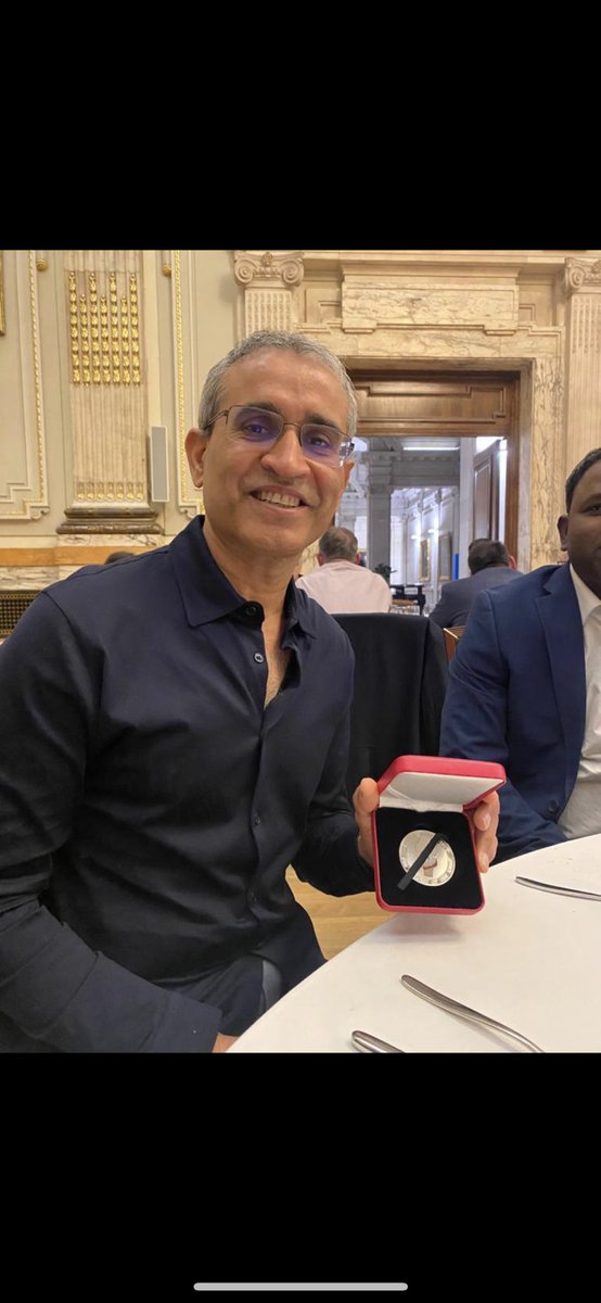 Many congratulations to Mr Sanjeev Anand for being awarded the Presidents medal at #BASK2023 @SAnand65 @CAHTriTeam1 @LeedsHospitals.