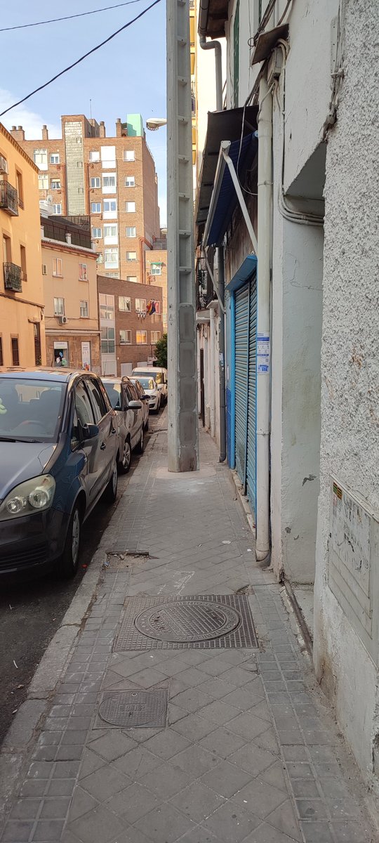 🚧Cómo es posible que, muy lejos de destruir barreras arquitectónicas en #tetuán, se generen nuevas? 
📍Calle Ceuta, 23.
🚨Denuncia!!!

<a href="/PSOEtetuan/">@PSOETetuán  /❤️</a> <a href="/pptetuan/">PP Tetuán</a>  <a href="/Lineamadrid/">Línea Madrid</a> <a href="/iberdrola/">Iberdrola</a> <a href="/Tetuan30Dias/">Tetuán 30 Días</a> <a href="/somos_tetuan/">Somos Tetuán</a> <a href="/PatrimonioTetu1/">Patrimonio de Tetuán</a> <a href="/olgaberrios/">Olga Berrios 🦆🚲🏳‍🌈</a>  <a href="/aidaceron_/">Aída Cerón</a>