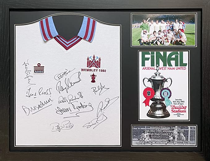Footballgiftid1's tweet photo. Framed West Ham Utd 1980 FA Cup Final shirt signed by 11 with COA and proof £399.99 & free delivery
https://t.co/HA9RCr4qzV
#whu #WHUFC #WestHam #WestHamUnited #Westhammemorabilia #westham1980 #westhamframed #westhamsigned #BillyBonds #Sirtrevorbrooking #COYI #WHTID #facup1980 https://t.co/uER6nuH3g7