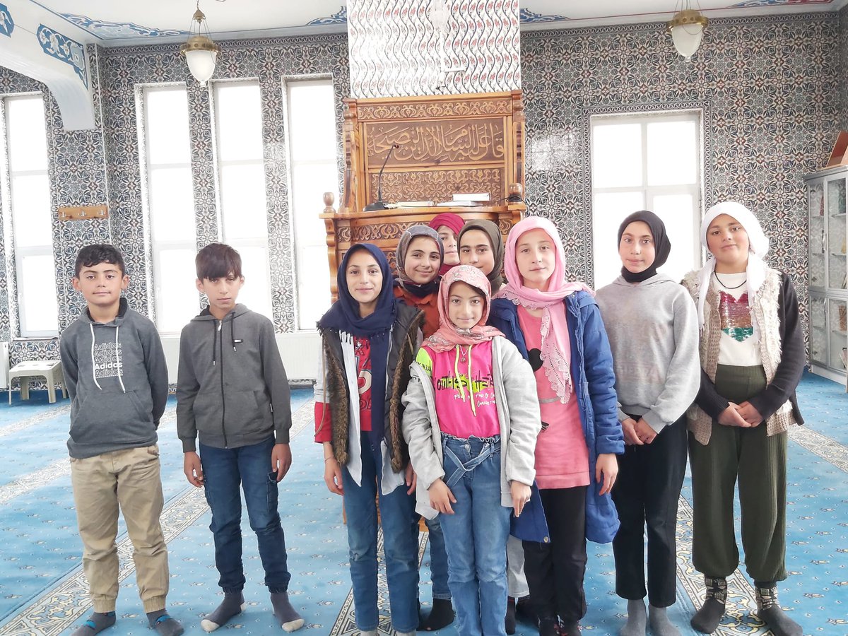 OoTekman's tweet photo. Okulumuz öğrencileri " Vakti Kuşanmak " etkinlikleri kapsamında cami ziyaretinde bulunarak camiyi ve caminin bölümlerini tanıma fırsatı buldular.
@mehmetnezirg @Erzurum_Mem @skaygusuz @suatsefil @on_yuksel @MemTekman https://t.co/Pi7yKRRXWh