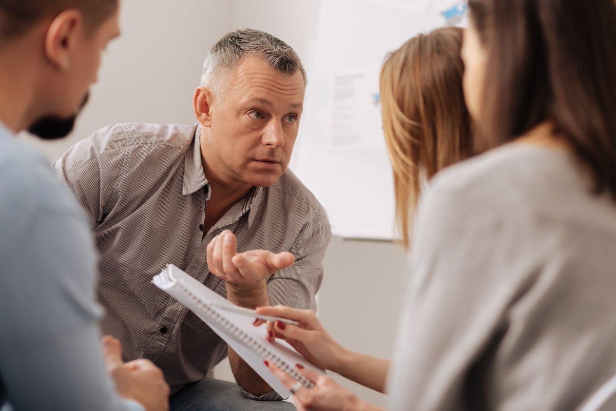 Für #Führungskräfte bieten wir am 31.05.2023 ein Grundlagenseminar zu dem Thema an: "Souverän mit #Sucht umgehen - #BetrieblicheSuchtprävention für Führungskräfte" 
Anmeldung hier: rsbg-vogtland.de/souveraen-mit-…
#suchtberatung #suchthilfe #suchtprävention #AuswegSucht #gesprächsführung