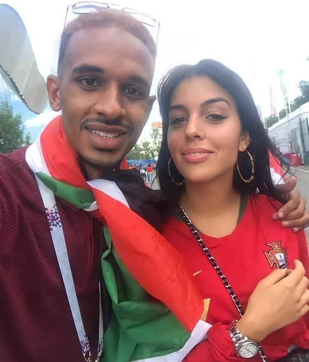 ScreenMix's tweet photo. ملكة الجمال جورجينا مع مشجع سوداني في صورة سابقة ❤️ https://t.co/3CtQDkEUVN