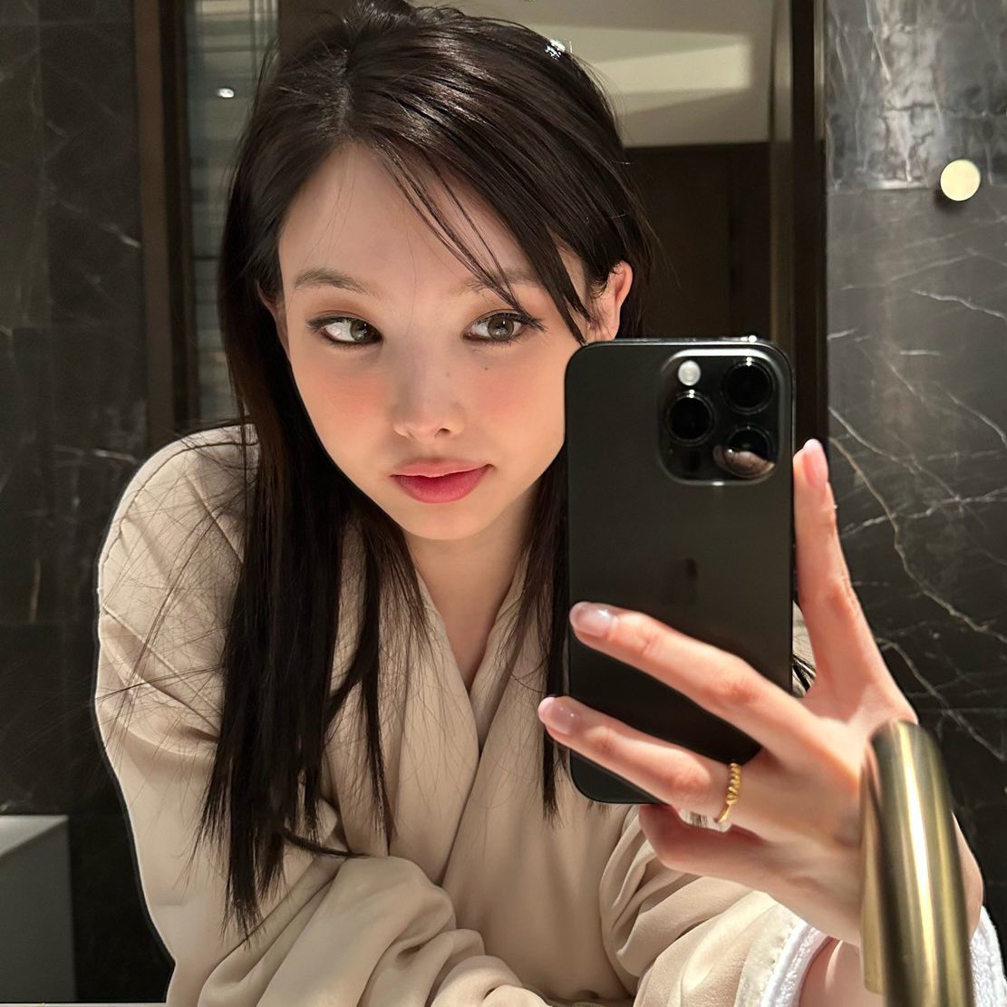 taIntedRoyal_'s tweet photo. "Bored...wish he was here..."
#meself
#SelfieTime https://t.co/XRz9CjMeo2